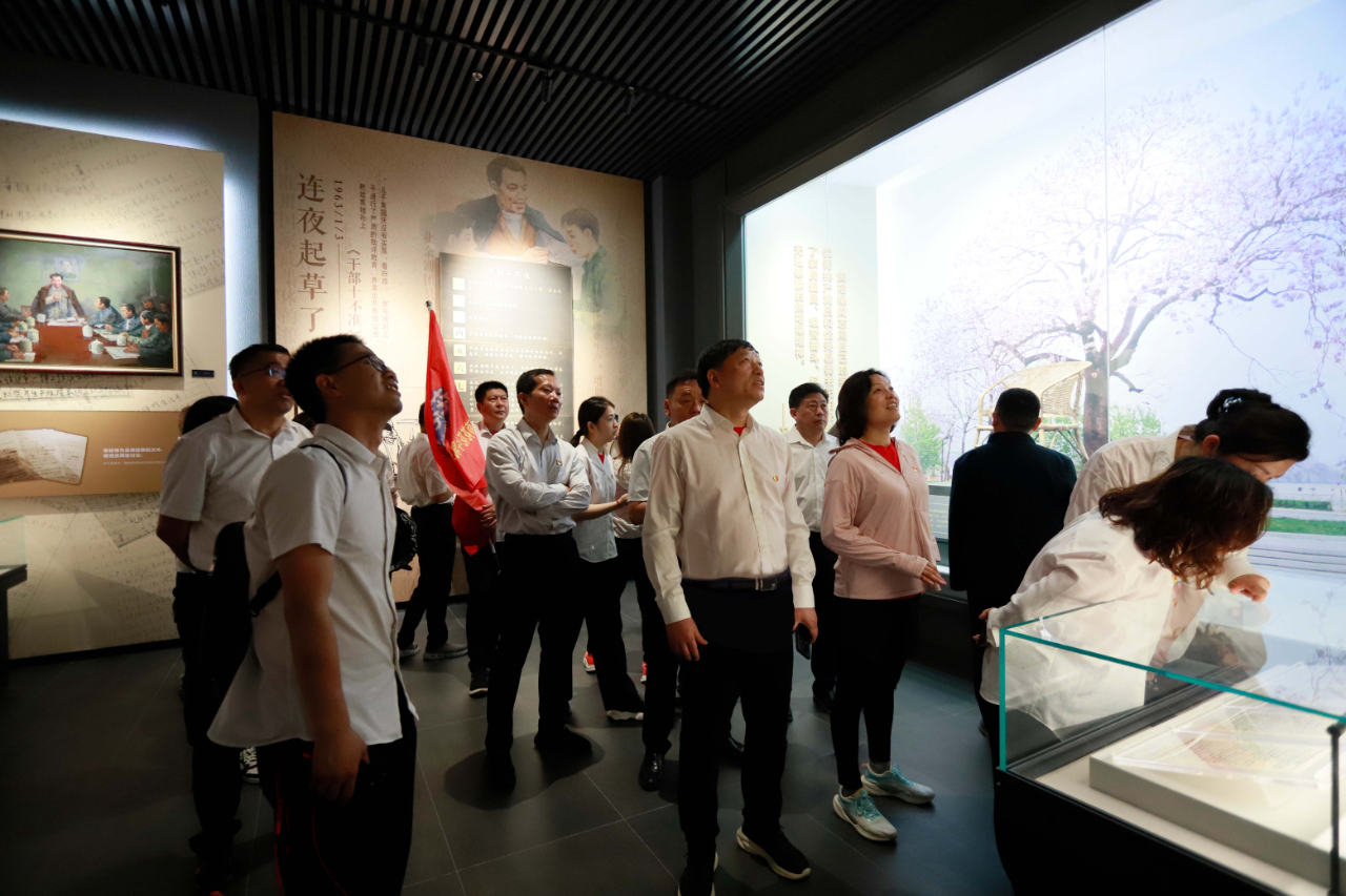砥礪初心使命，汲取奮進力量丨花花牛乳業集團黨委組織開展學習“焦裕祿精神”主題黨日活動