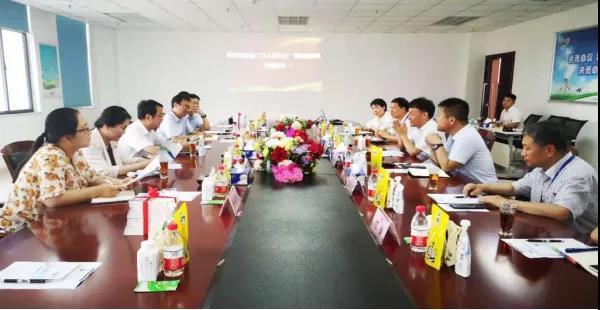 河南省高級(jí)人民法院院長胡道才一行蒞臨花花牛乳業(yè)集團(tuán)開展“萬人助萬企”活動(dòng) 助力企業(yè)發(fā)展 河南省高級(jí)人民法院院長胡道才一行蒞臨花花牛乳業(yè)集團(tuán)開展“萬人助萬企”活動(dòng) 助力企業(yè)發(fā)展